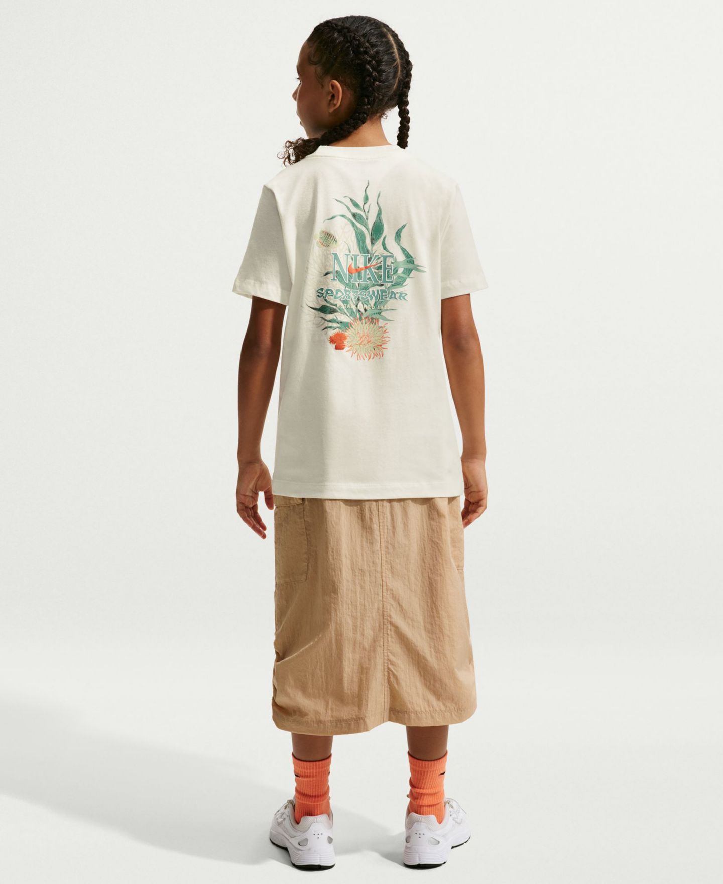 Футболка Nike Spring-Themed Print Short-Sleeve T-Shirt для девочек, цвет: Молочный — фото 5