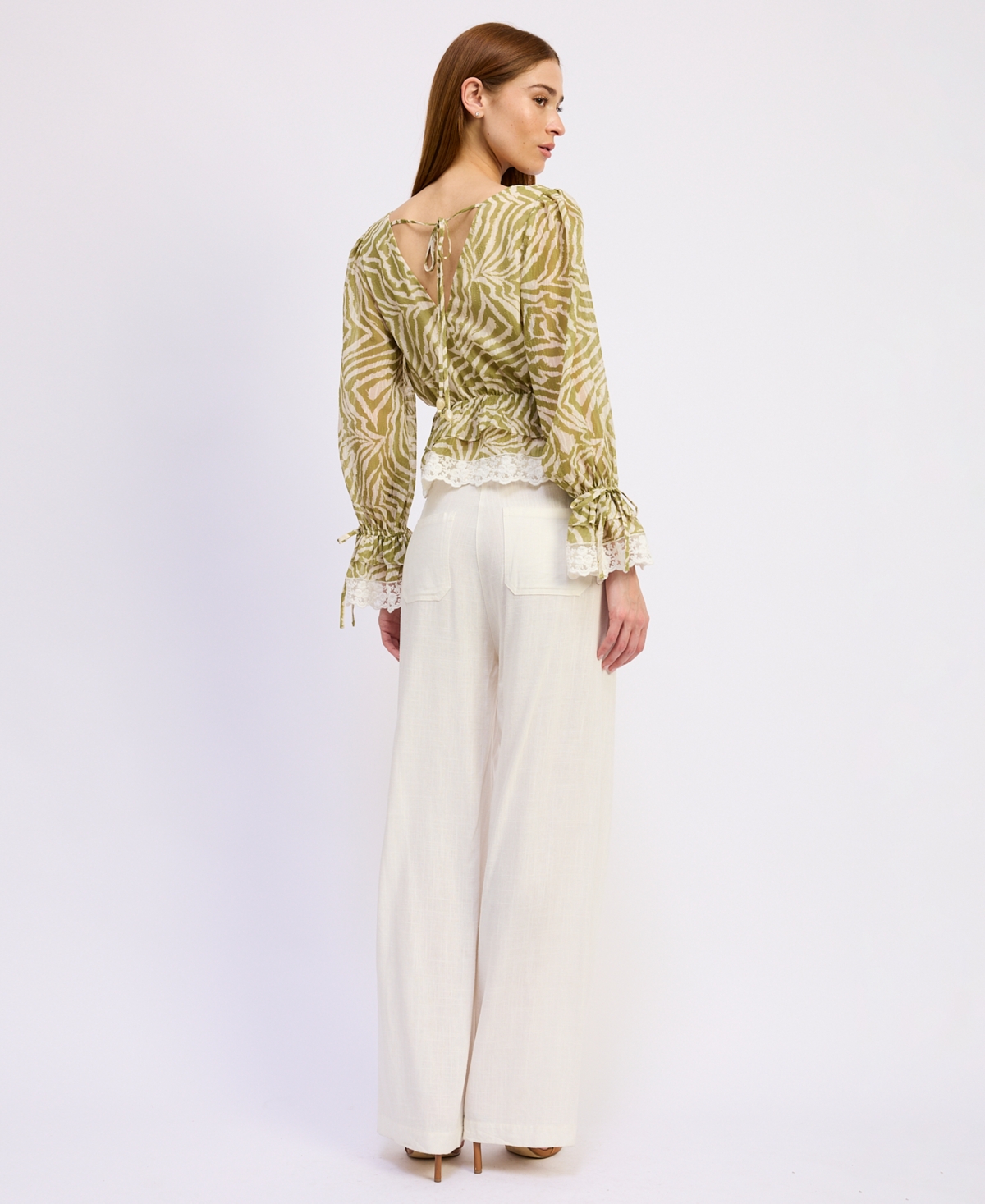 En Saison Women's V-Neck Pull-On Top