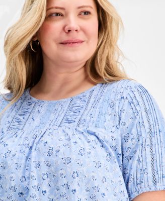 Plus Size Outline Floral Blouse