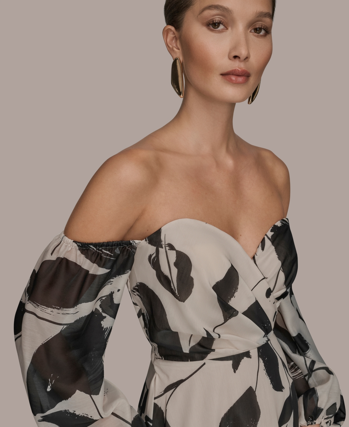 Donna Karan New York Women's Floral Print Sweetheart Neckline Puff Sleeve Gown