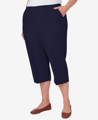 Plus Size Classic Button Hem Gathered Waistband Capri Pants