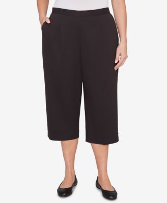 Plus Size Classic Solid Twill Button Hem Capri Pants
