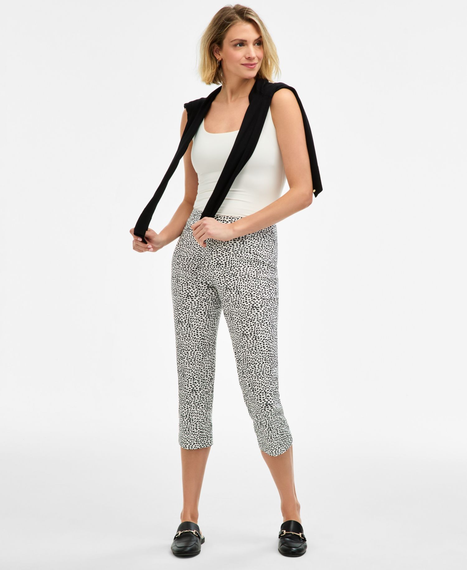 Women's Printed Pull-On Capri Pants