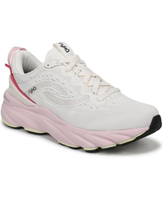 Women's Distance LX Round Toe Sneakers