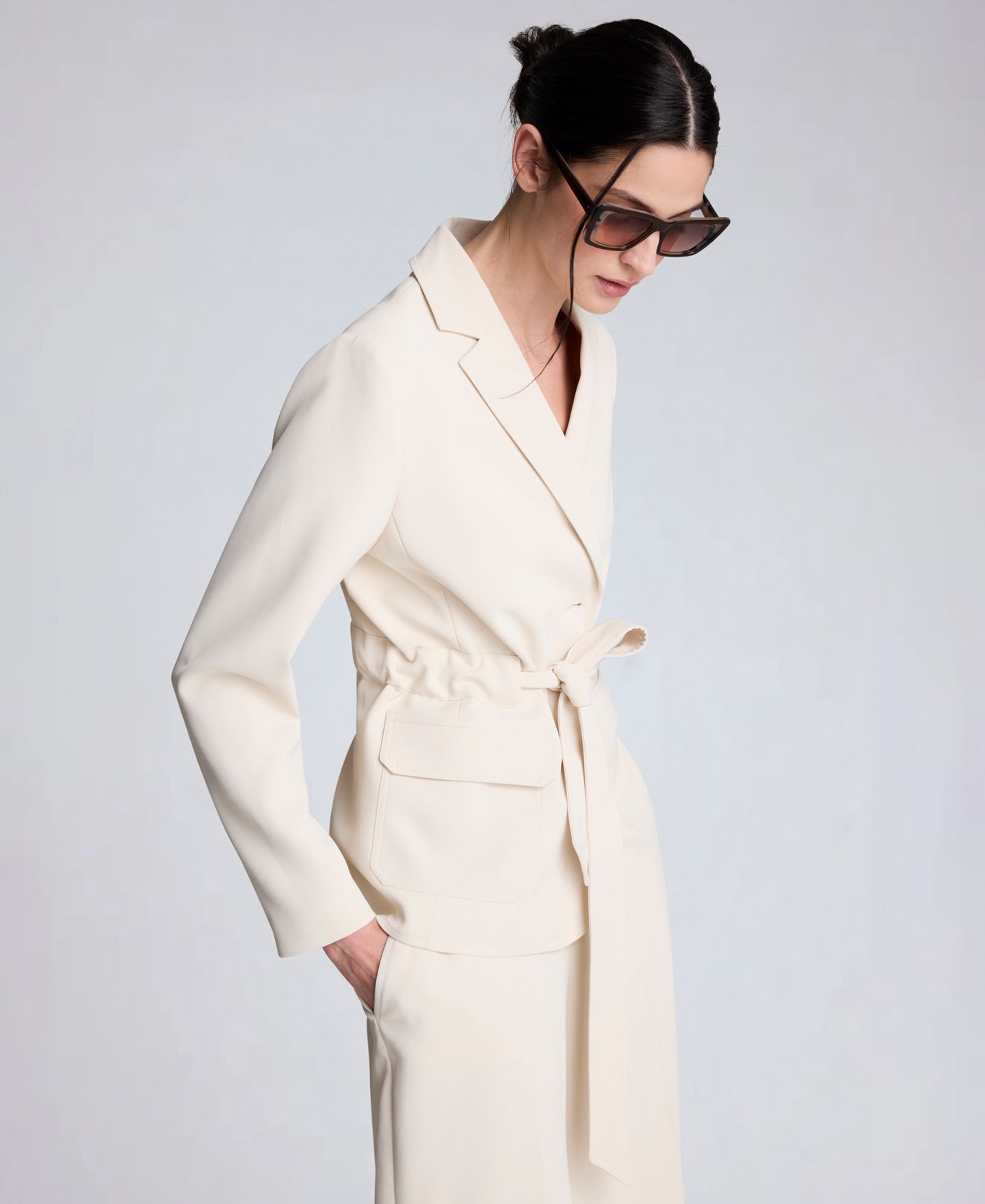 Женская куртка Kenneth Cole Notch Collar Vision Twill Belted, цвет: Устричный — фото 3