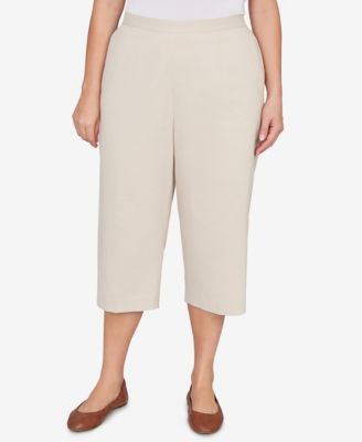 Plus Size Classic Solid Twill Button Hem Capri Pants