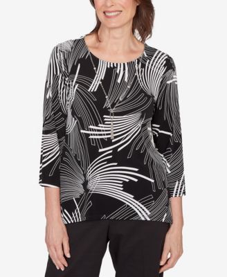 Petite Classic Geometric Sharkbite Hem Top with Necklace