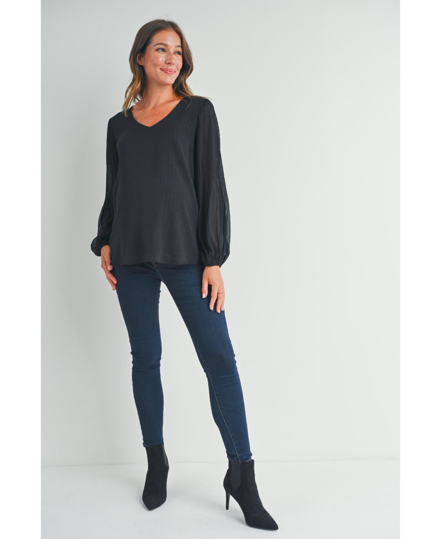 Женская блузка Hello Miz Maternity Flowy Sheer Long Sleeve V Neck Blouse, цвет: Чёрный — фото 4