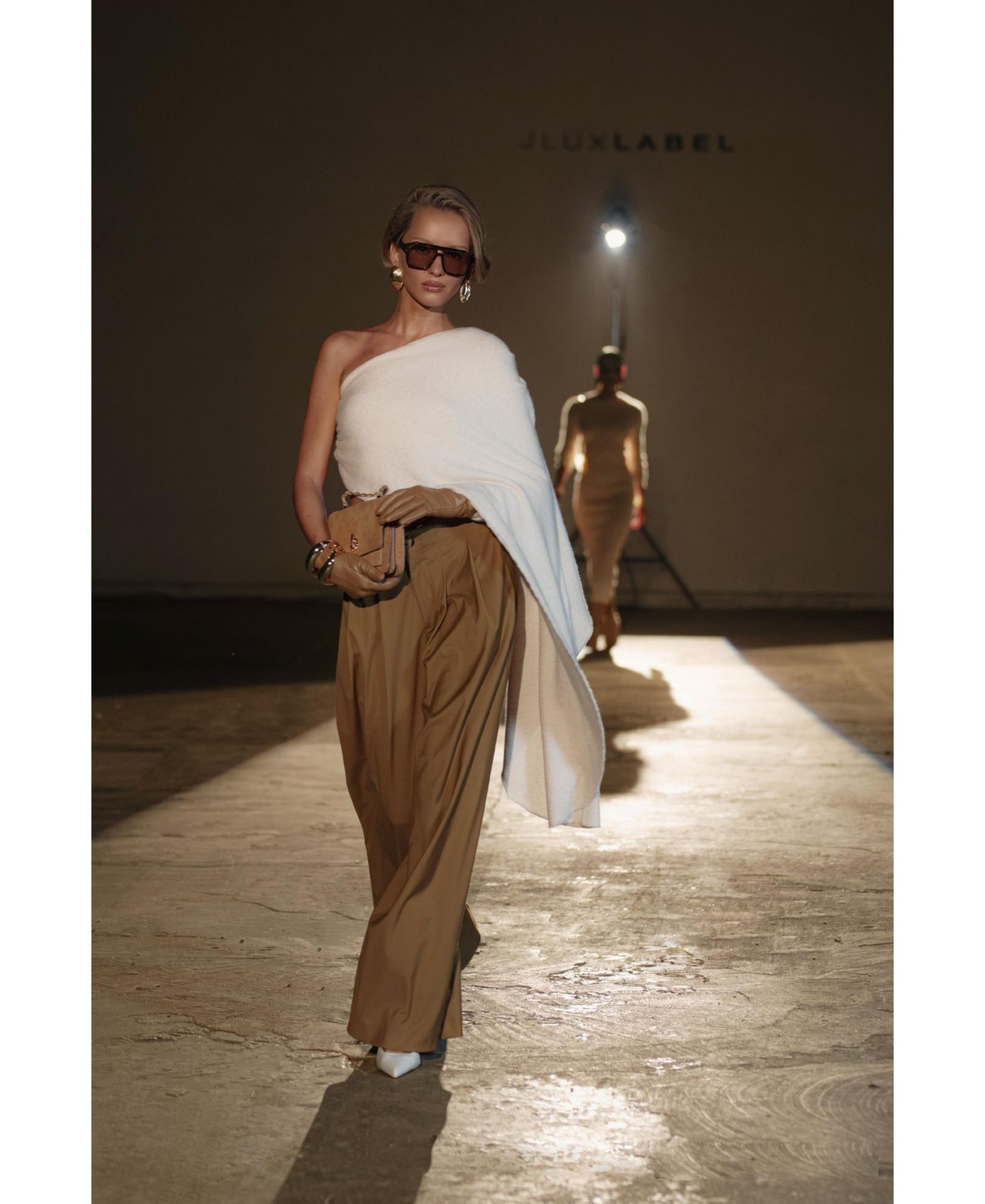 Женские брюки JLUXLABEL Polished Pleat Trouser, цвет: Бежевый — фото 8