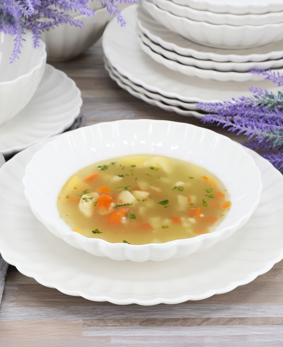 Elama Jane Round Scalloped 16-Pc. Dinnerware Set, Service For 4