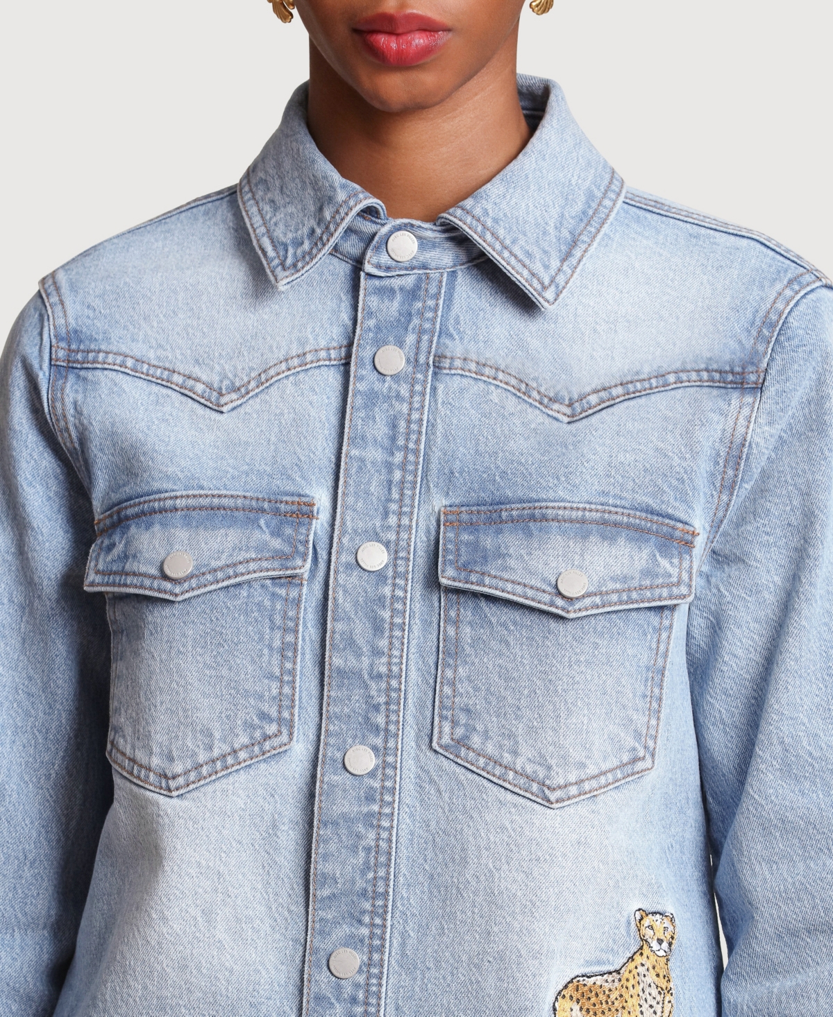 Avec Les Filles Women's Cheetah Embroidered Button-Front Shirt