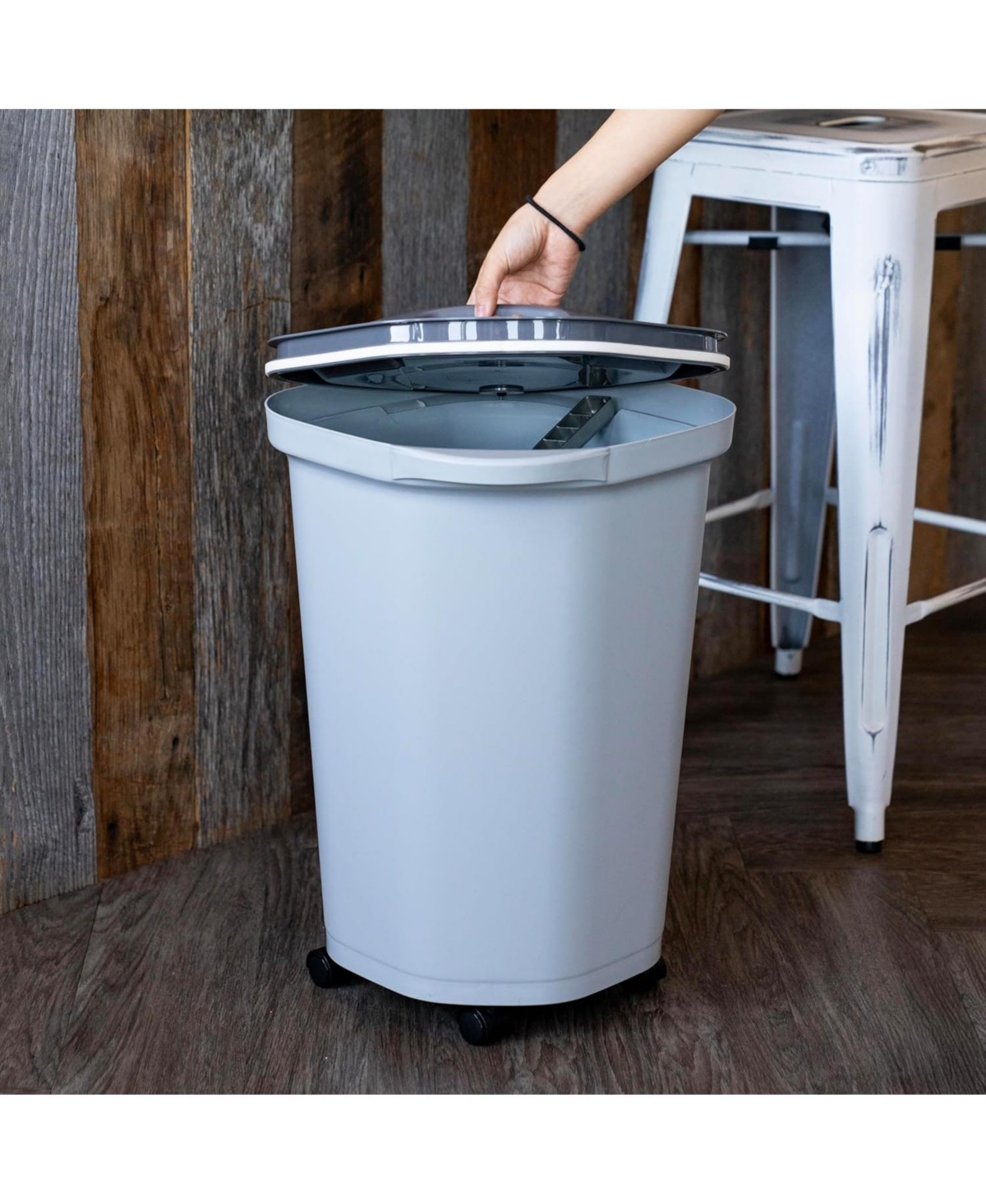 Iris Usa Pet Food Storage Container 25 lbs, Airtight Seal with Air Valve, 2 Cup Scoop, Removable Wheels, Easy to Open, Gray