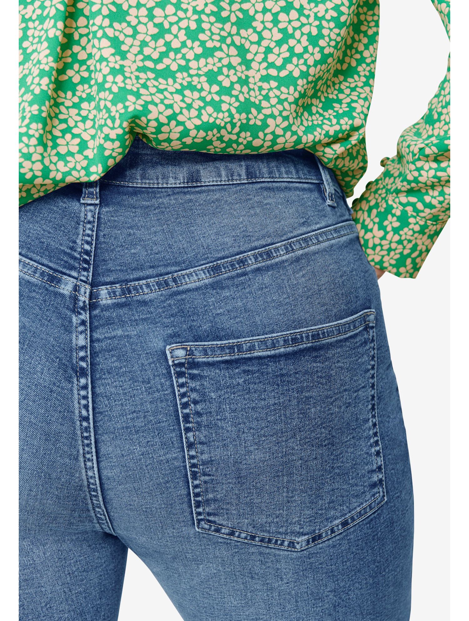 Women's Slim 5-Pocket Stretch Mid-Rise Denim Capri