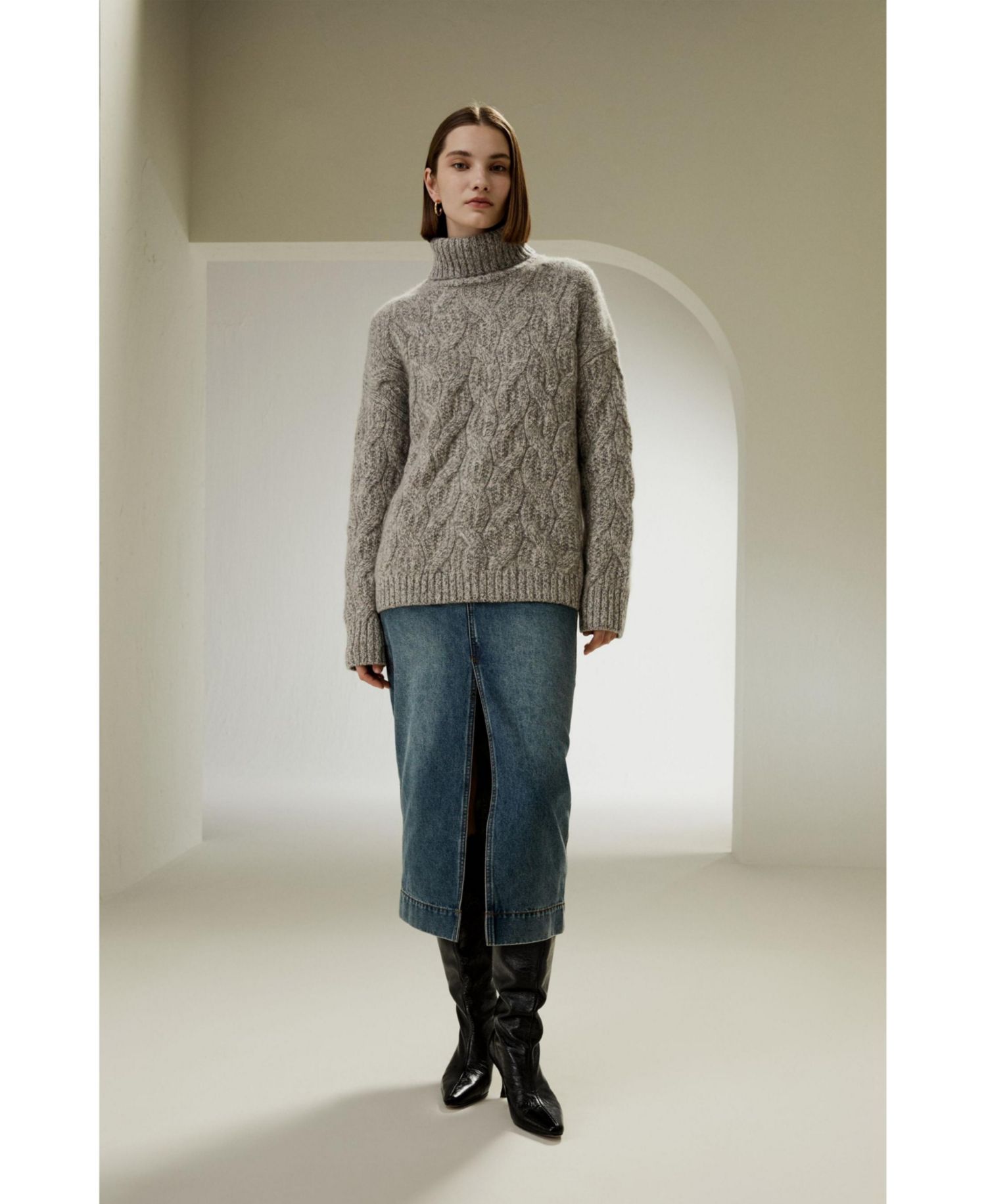 Women's Cable-Knit Cashmere Turtleneck Sweater