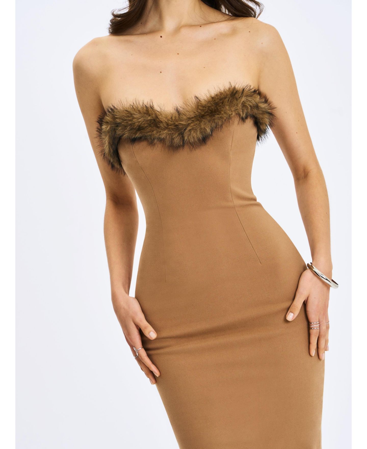 Женское платье Miss Circle Rayanne Chestnut Strapless Fur-Trimmed Sweetheart Maxi, цвет: Коричневый — фото 3