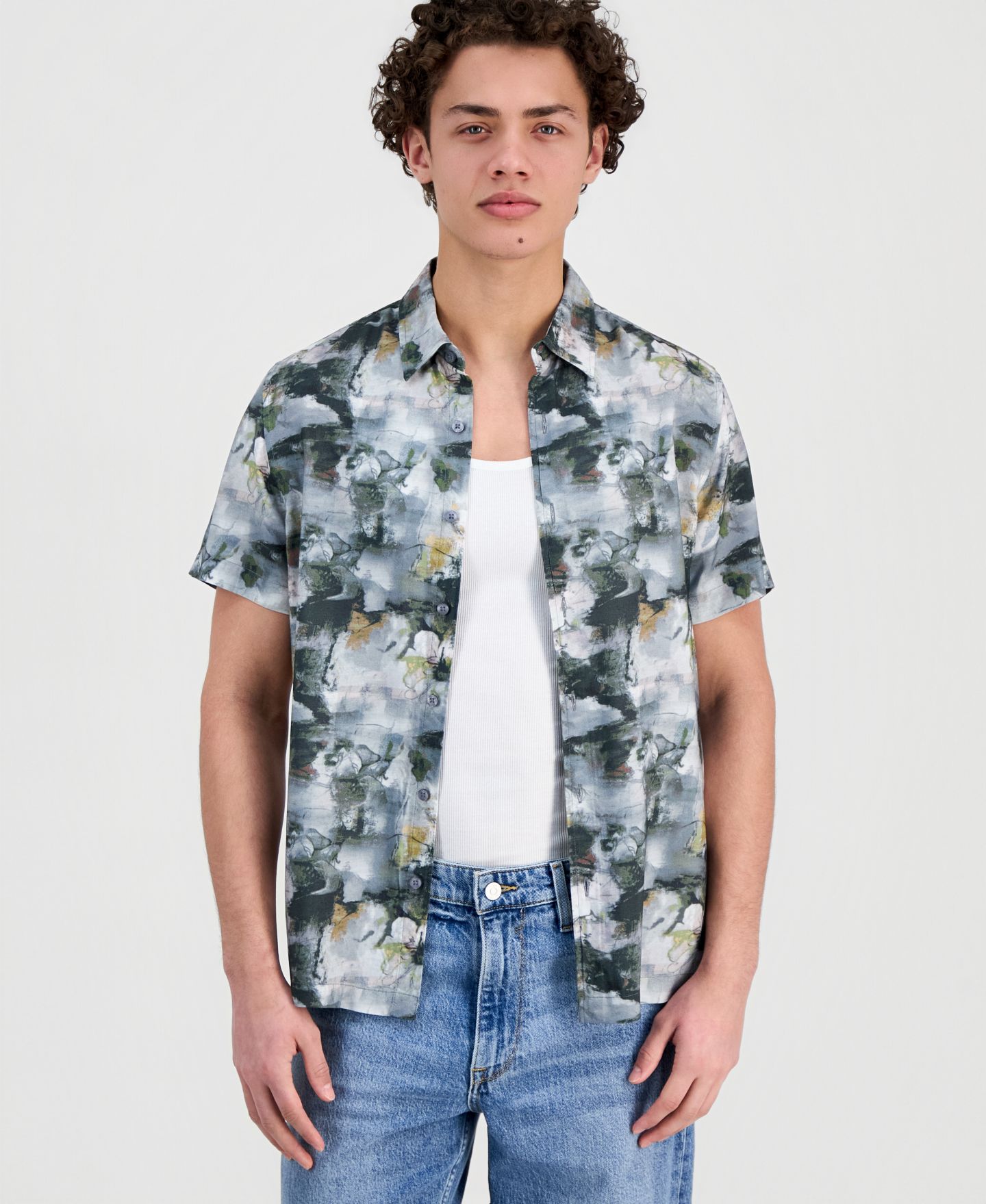 Мужская рубашка GUESS Abstract-Print Short-Sleeve, цвет: Разноцветный — фото 1