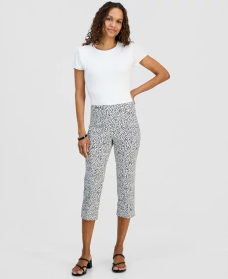 Petite Simple Marks Printed Rivet Capri Pants - Sugar Swizzle