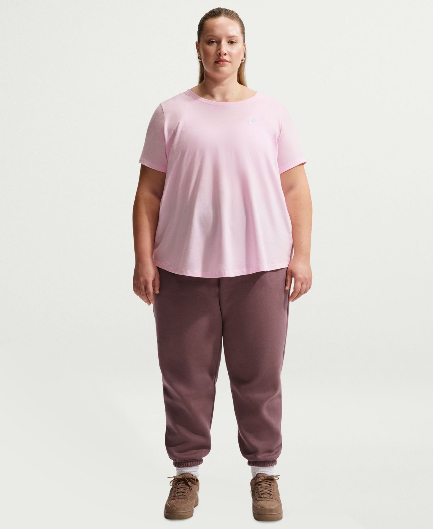 Plus Sportswear Club Essentials T-Shirt