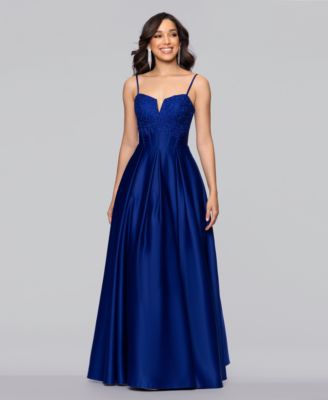 Juniors' Long Lamour Applique Notch Neck Ball Gown