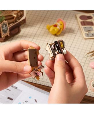 DIY 3D Book Nook Kit: Holiday Cafe 171 pieces