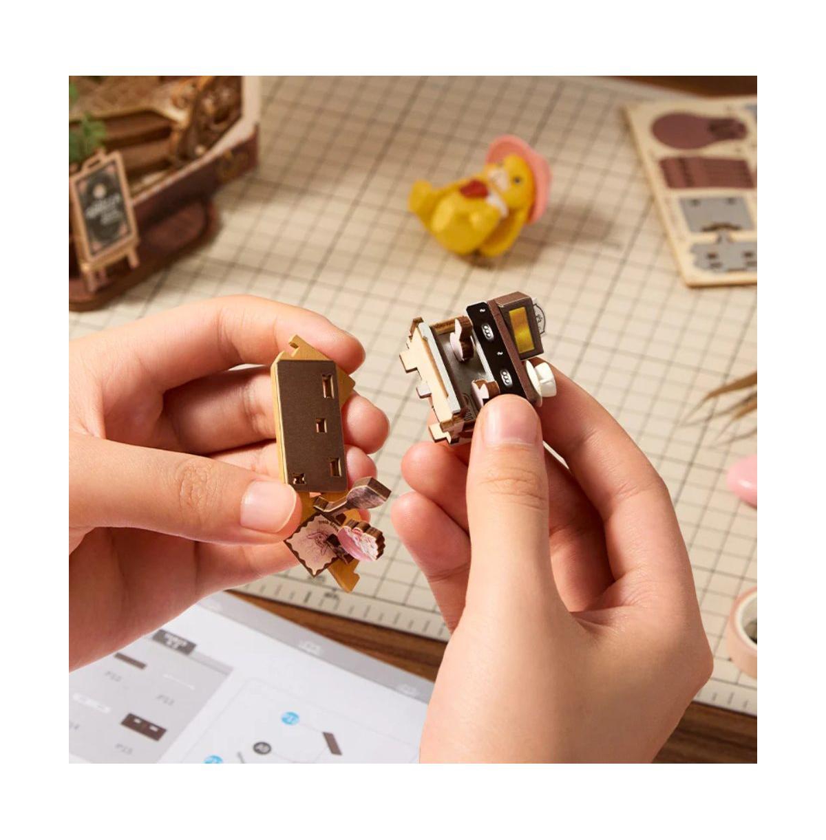 Flash Popup Diy 3D Book Nook Kit: Holiday Cafe 171 pieces