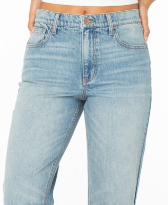 Women’s Relaxed Straight Fit Jeans