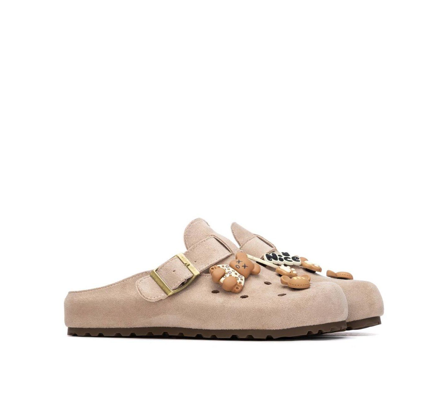 Женские сабо XTI Suede Clogs With Teddy Bear Charms, цвет: Бежевый — фото 4