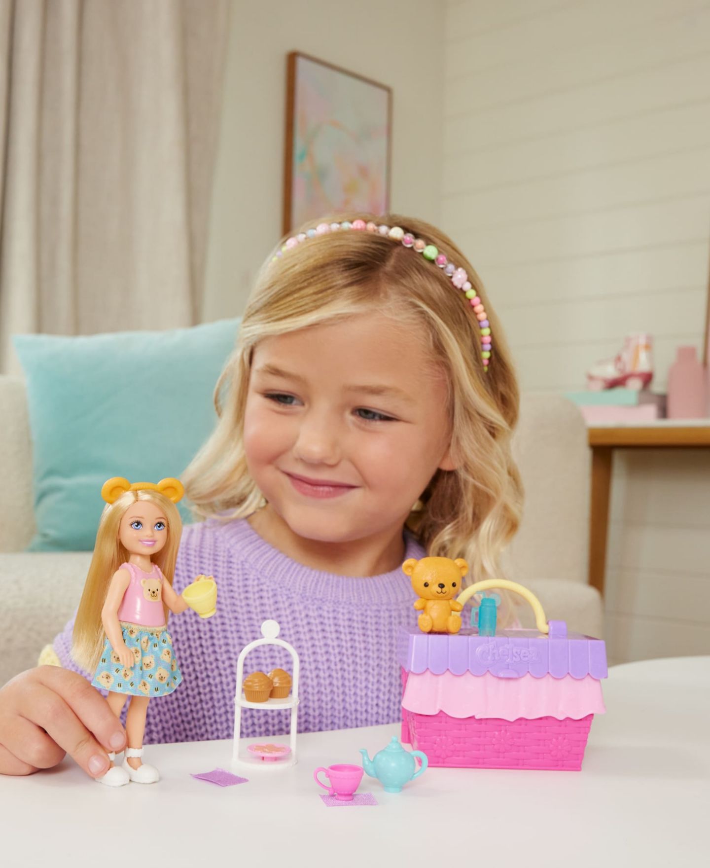 Детский игровой набор Barbie Family & Friends Club Chelsea Pop-Up Tea Party Playset, Ages 3+ — фото 6
