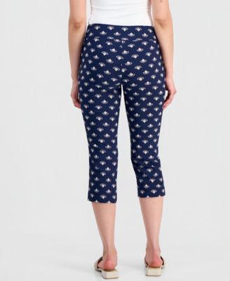 Petite Graphic Flourish Rivet Capri Pants