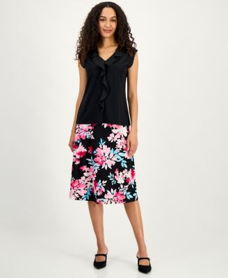 Petite V-Neck Sleeveless Knit Top