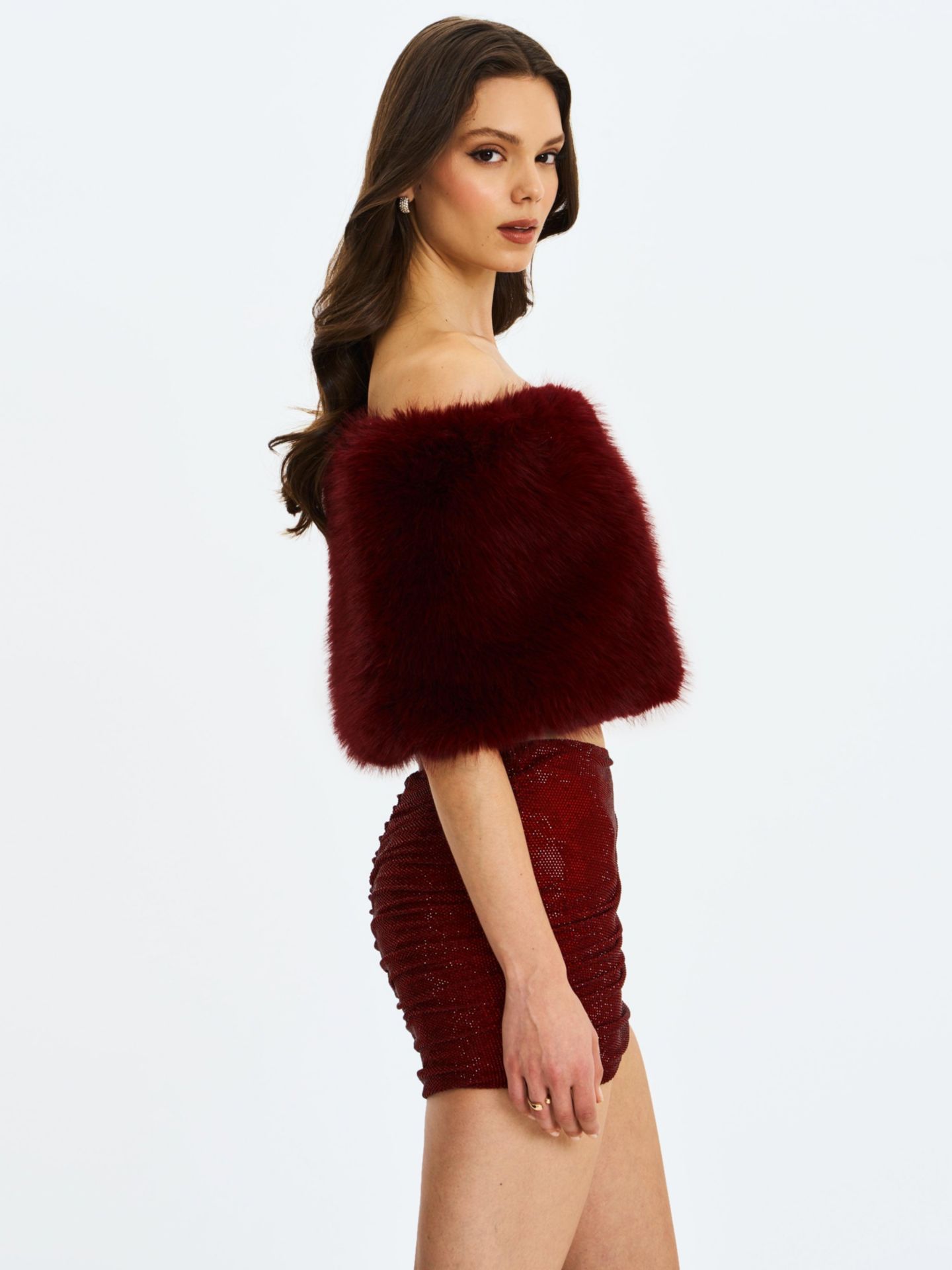 Женский топ Miss Circle Darla Burgundy Faux Fur Off-Shoulder Cropped, цвет: Бордовый — фото 5