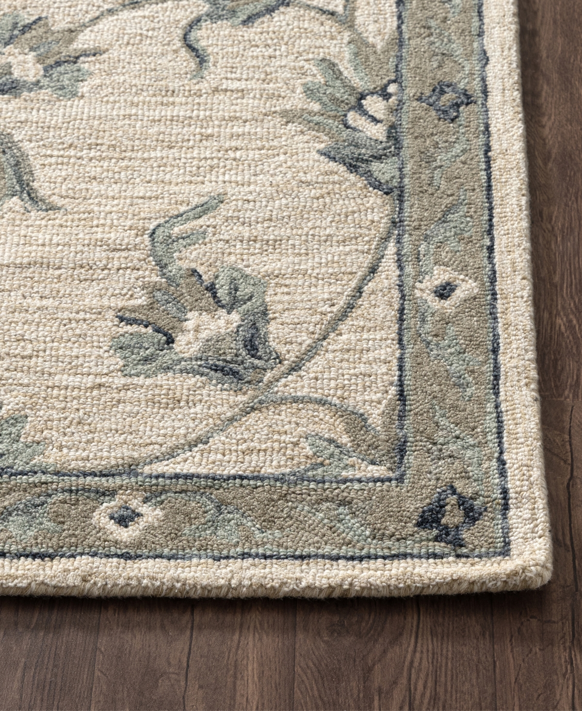 Lr Home Iris Victo- 7' x 9' Area Rug