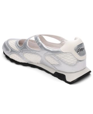 Women's Kore Round Toe Slip-On Sneakers