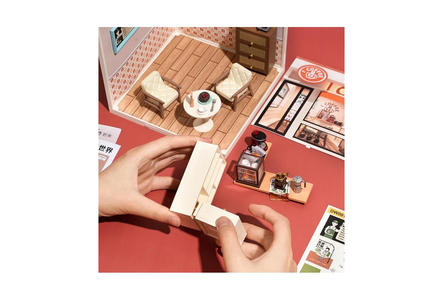 Детские куклы Robotime Perfect Romance Cafe Miniature House, Modular-Design Building Model with Furniture, Ages 14+ — фото 3