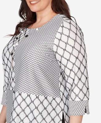 Plus Size Crowd Pleaser Spliced Diamond Textured Top with Necklace