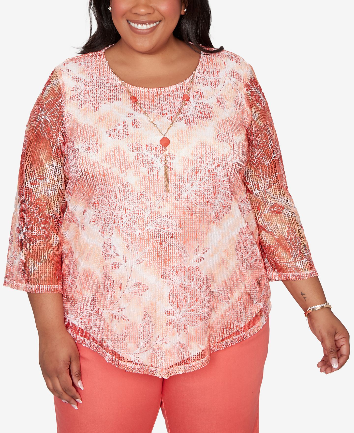 Женский топ Alfred Dunner Plus Size Resort Living Batik Tie Dye Chevron with Necklace, цвет: Оранжевый — фото 1