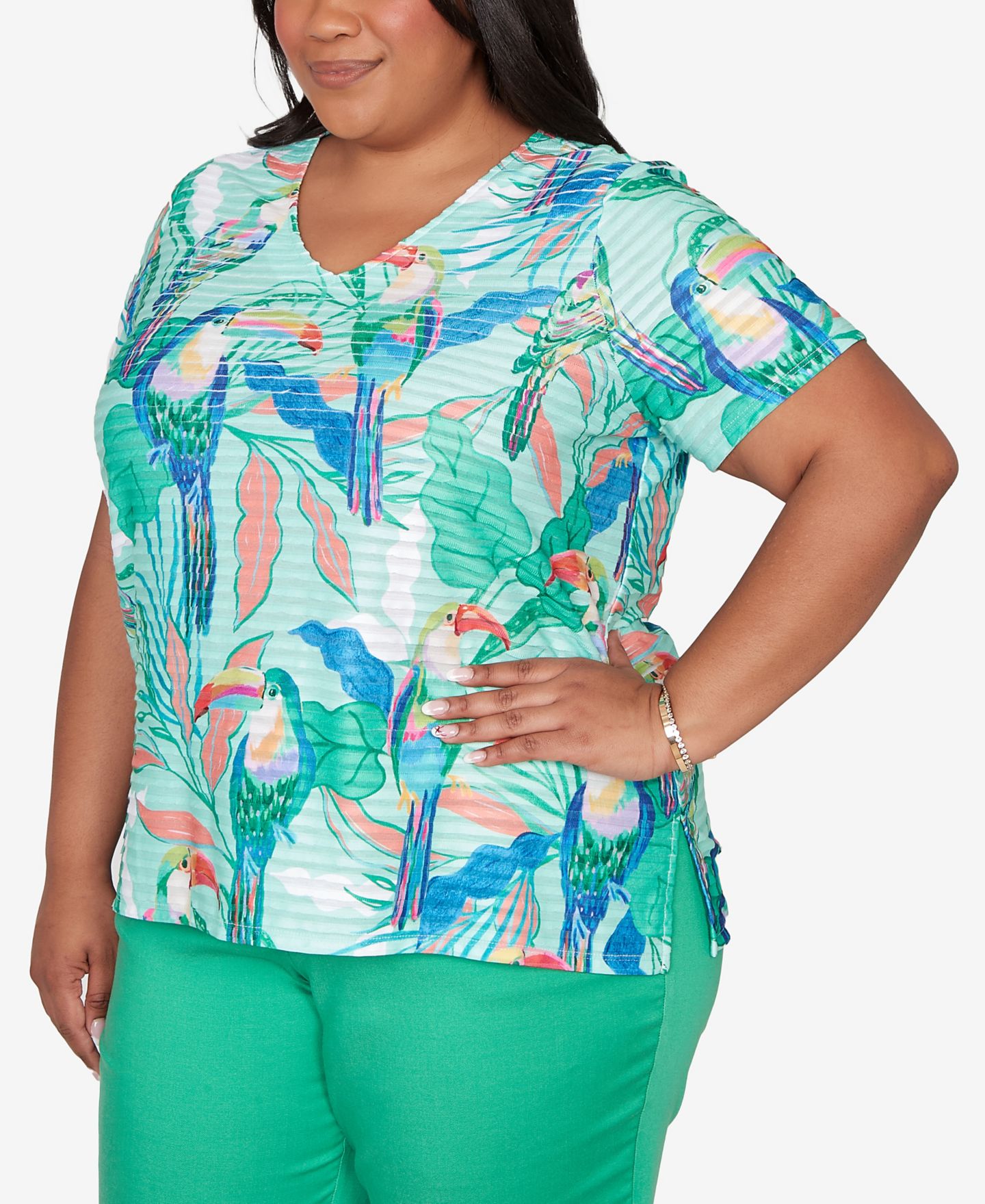 Женский топ Alfred Dunner Plus Size Resort Living Toucan Textured Short-Sleeve, цвет: Пальмовый зелёный — фото 3