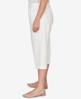 Plus Size Resort Living Smooth Waist Easy Pull- On Capri Pants