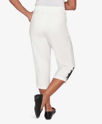 Women's Crowd Pleaser Floral Embroidered Relaxed Capri Pants
