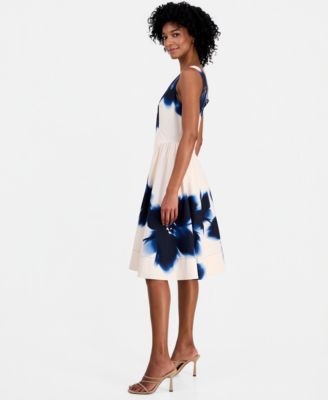 Women's Scoop-Neck Sleeveless Party Dress