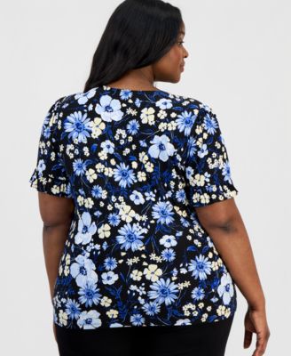 Plus Size V-Neck Short-Sleeve Top