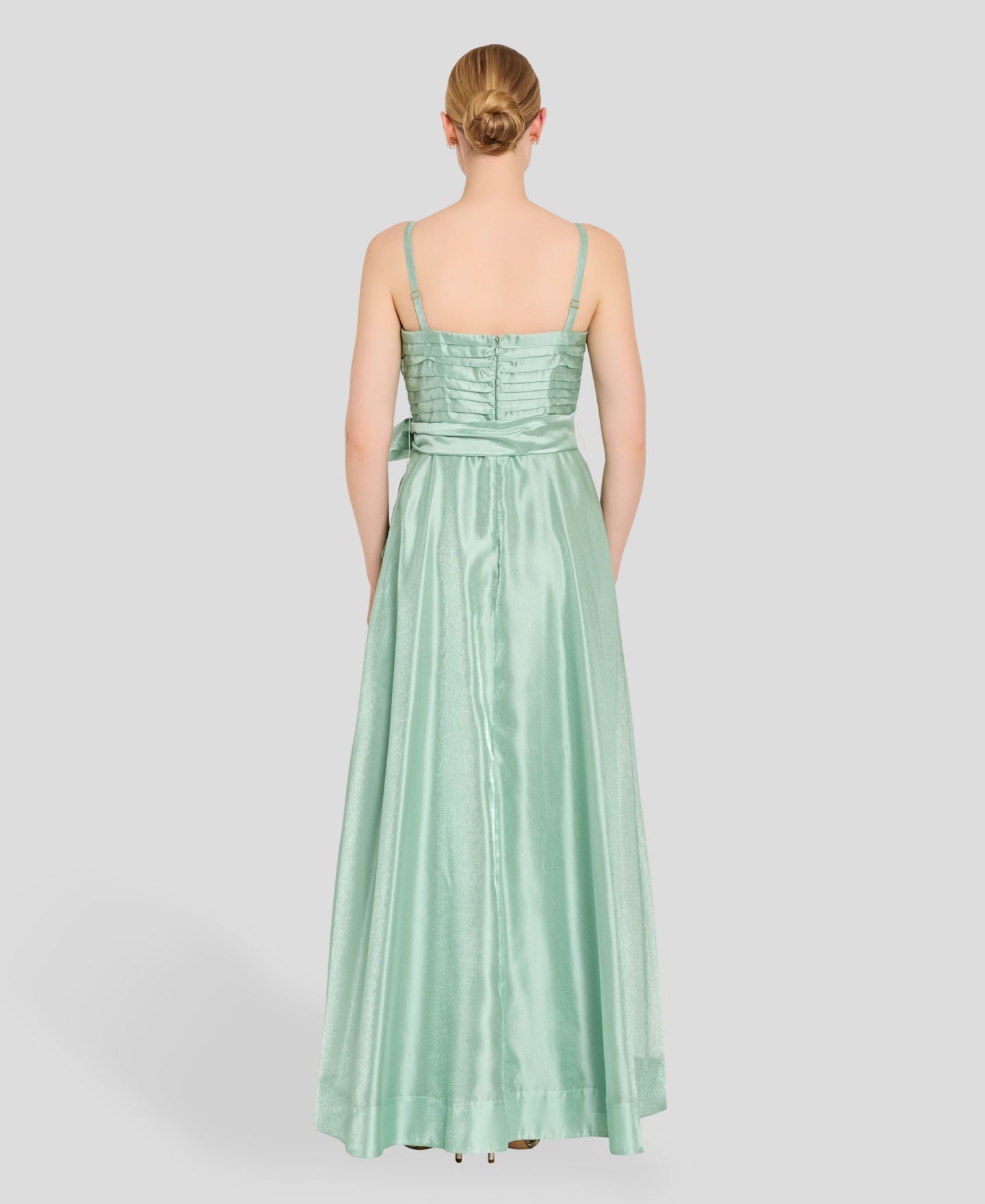 Женское платье Tahari ASL Ruched Bodice Ruffle Front Gown, цвет: Шалфейный — фото 5