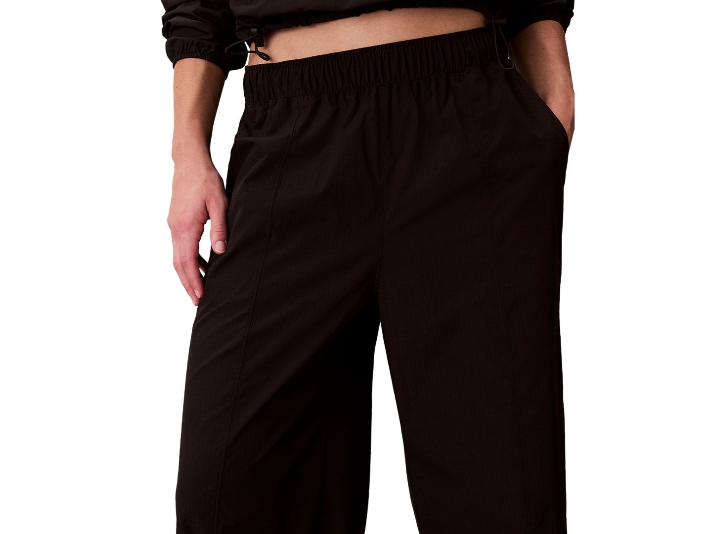 Женские брюки Calvin Klein Performance Cargo Capri, цвет: Чёрный — фото 4