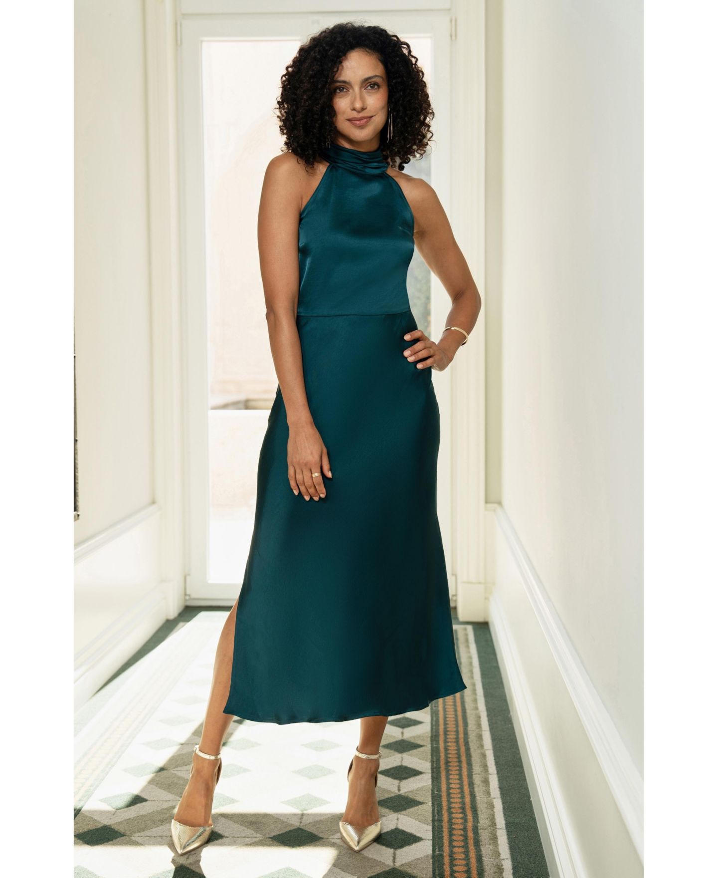 Женское платье Yumi Satin Halter Neck Midi, цвет: Зелёный — фото 4