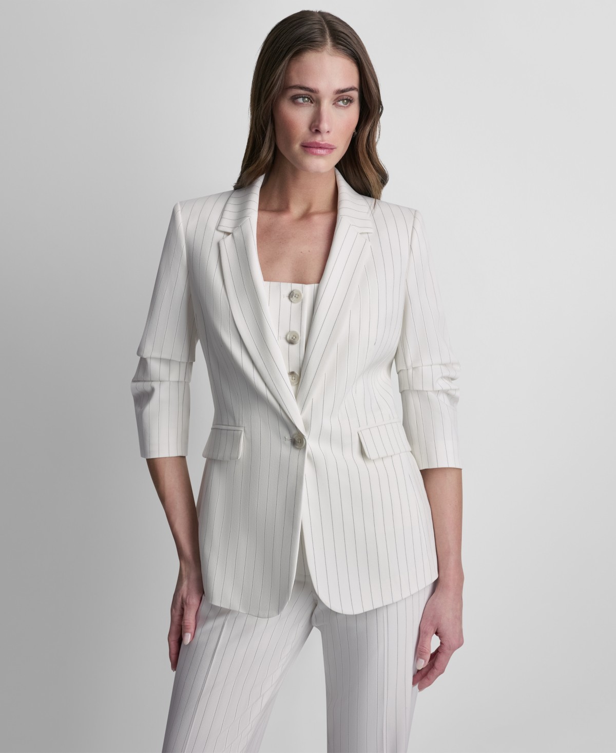 Женские DKNY Women's Pinstripe One-Button Notch Collar Blazer, Regular & Petite — фото 1