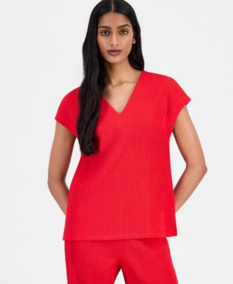 Women's Extended-Shoulder Textured V-Neck Top