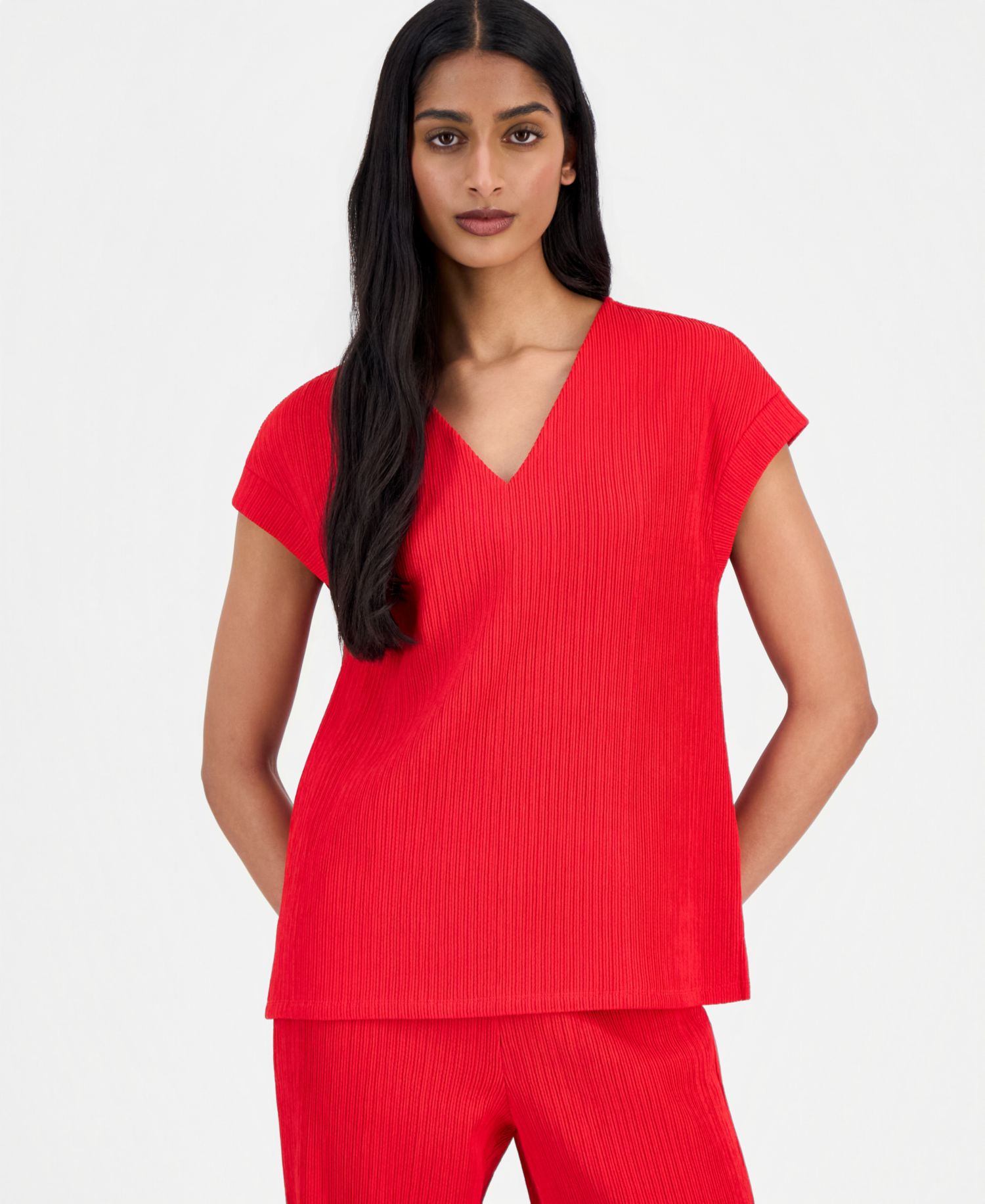 Women's Extended-Shoulder Textured V-Neck Top