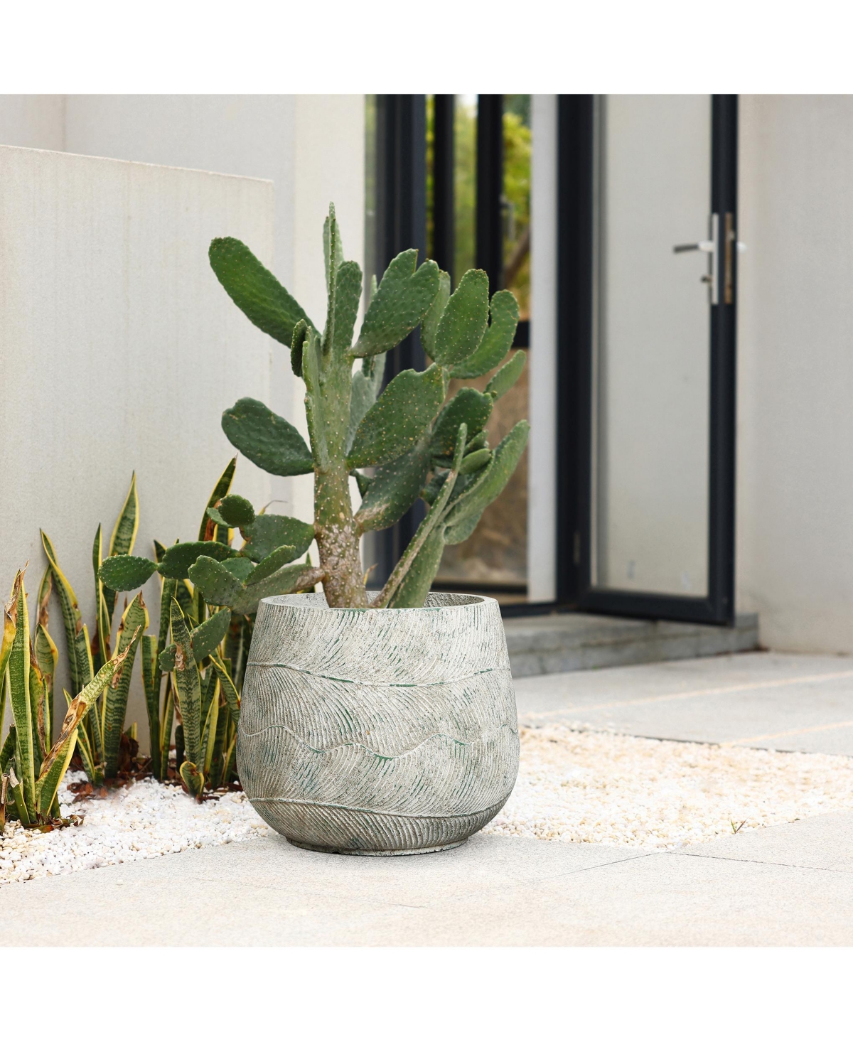 LuxenHome Rustic Multi-Color Cement 14-Inch Round Planter