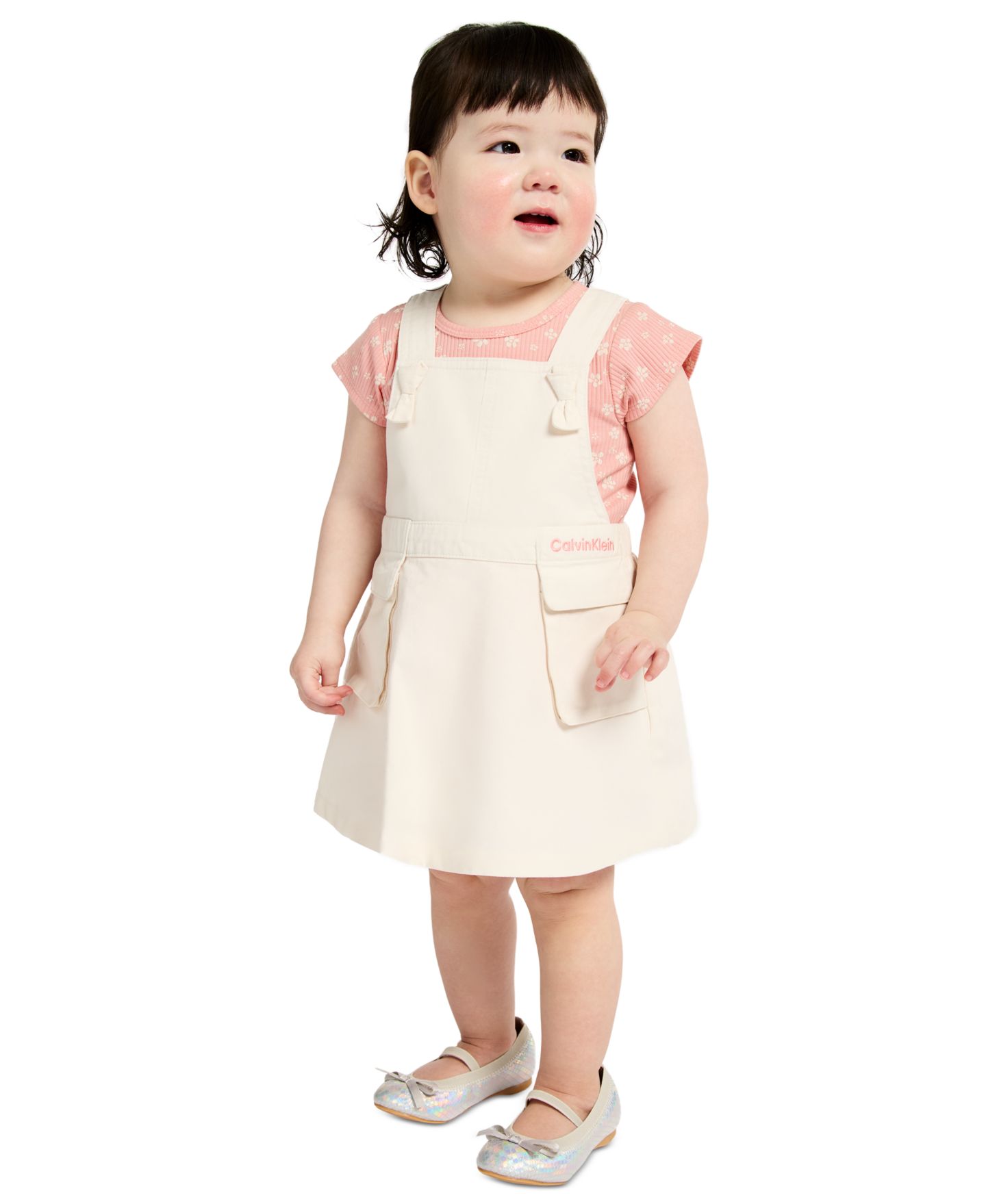 Комплект Calvin Klein Ribbed Printed Bodysuit & Denim Overall, 2-Piece Set для девочек-малышей, цвет: Кремовый / Розовый — фото 1