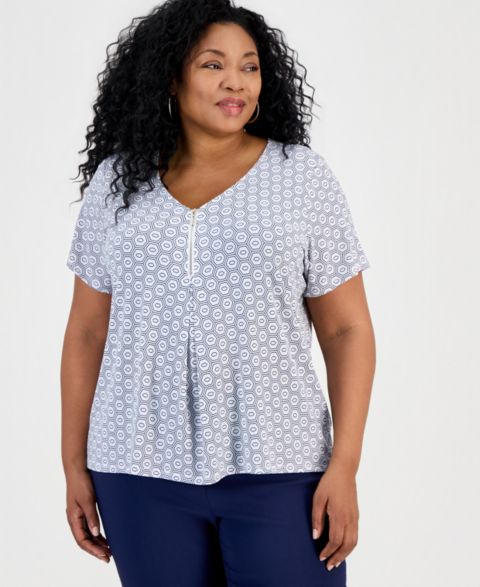 Женский топ JM Collection Plus Size Simple Tiles V-Neck Zipper Top, цвет: Яркий белый